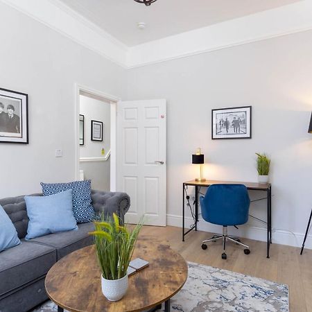 Modern & Stylish Home At The Corner Of Famous Penny Lane In リヴァプール エクステリア 写真