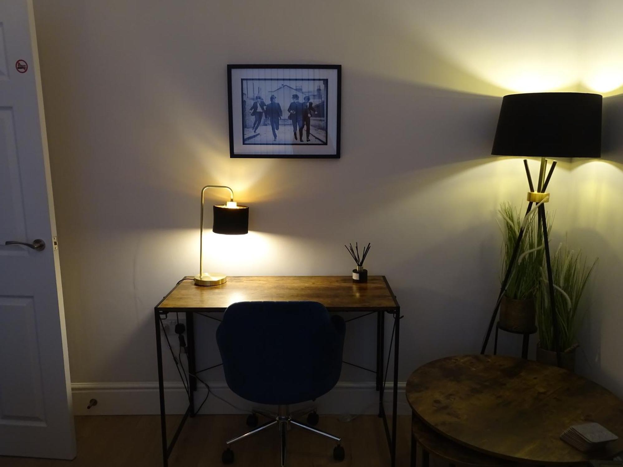 Modern & Stylish Home At The Corner Of Famous Penny Lane In リヴァプール エクステリア 写真