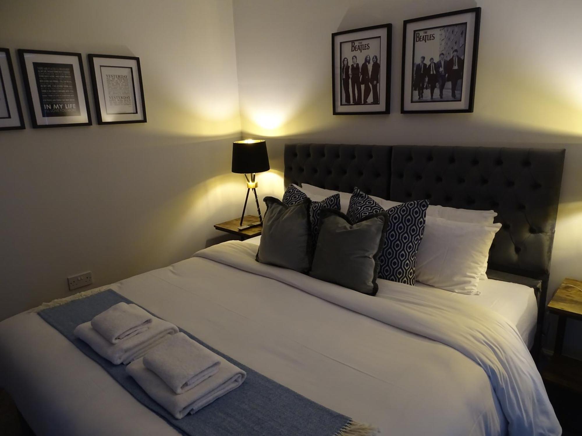 Modern & Stylish Home At The Corner Of Famous Penny Lane In リヴァプール エクステリア 写真